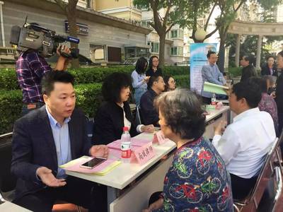 天津律師進(jìn)社區(qū)普法惠民生，專業(yè)服務(wù)助推社會和諧發(fā)展